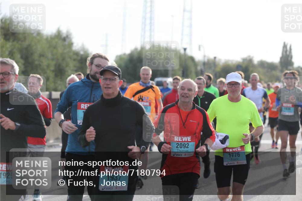 03.10.2024 - Köhlbrandbrückenlauf Fuchs,  Jonas http://msf.ph/oto/7180794 03.10.2024 09:16:06 Position 3 1842, 1929, 1937, 2092, 1776, 1836 meine-sportfotos.de