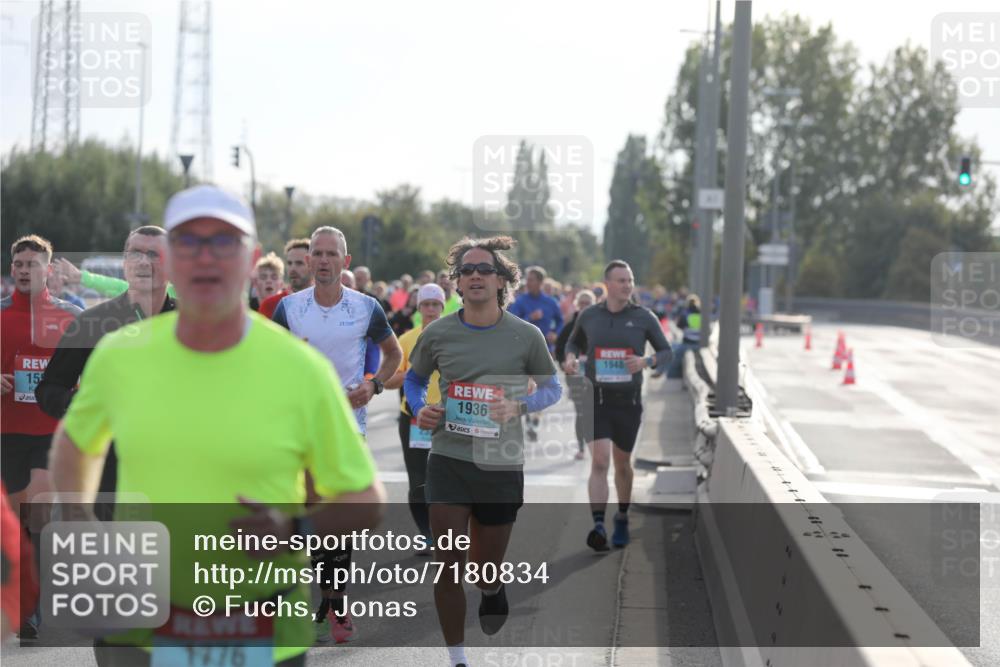 03.10.2024 - Köhlbrandbrückenlauf Fuchs,  Jonas http://msf.ph/oto/7180834 03.10.2024 09:16:07 Position 3 155, 1776, 1936, 1948 meine-sportfotos.de
