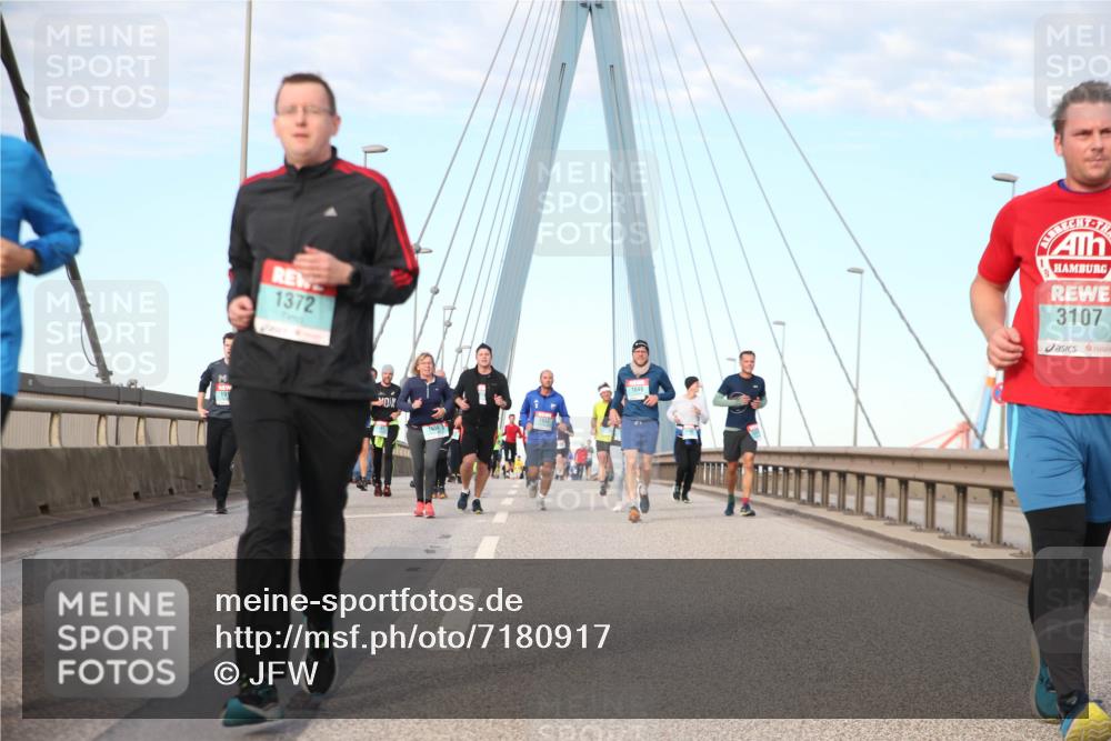 03.10.2024 - Köhlbrandbrückenlauf Jannik Wohlers http://msf.ph/oto/7180917 03.10.2024 09:43:39 Position 2 1372, 1842, 1649, 3107 meine-sportfotos.de