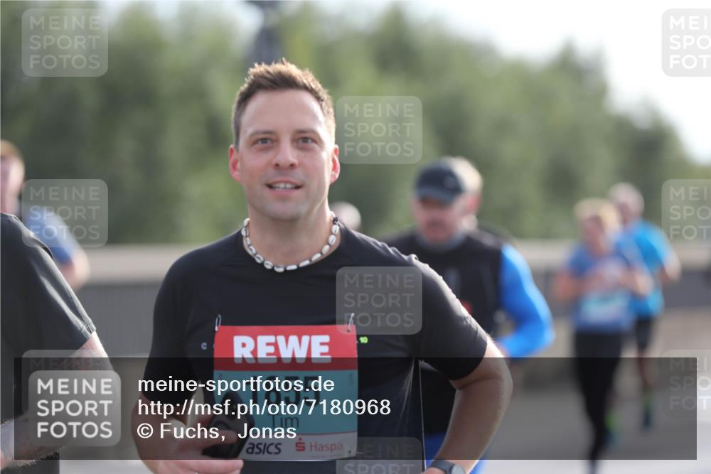 03.10.2024 - Köhlbrandbrückenlauf Fuchs,  Jonas http://msf.ph/oto/7180968 03.10.2024 09:17:01 Position 3 1855 meine-sportfotos.de