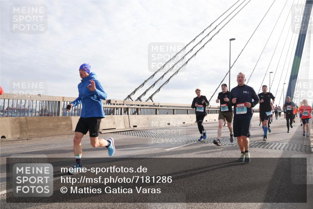03.10.2024 - Köhlbrandbrückenlauf Matties Gatica Varas http://msf.ph/oto/7181286 03.10.2024 09:24:46 Position 2 1455, 1661, 1730, 1669 meine-sportfotos.de