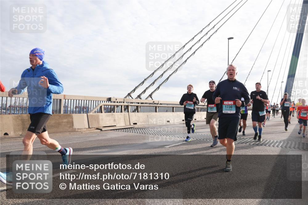 03.10.2024 - Köhlbrandbrückenlauf Matties Gatica Varas http://msf.ph/oto/7181310 03.10.2024 09:24:46 Position 2 1455, 1661, 1730, 1669 meine-sportfotos.de