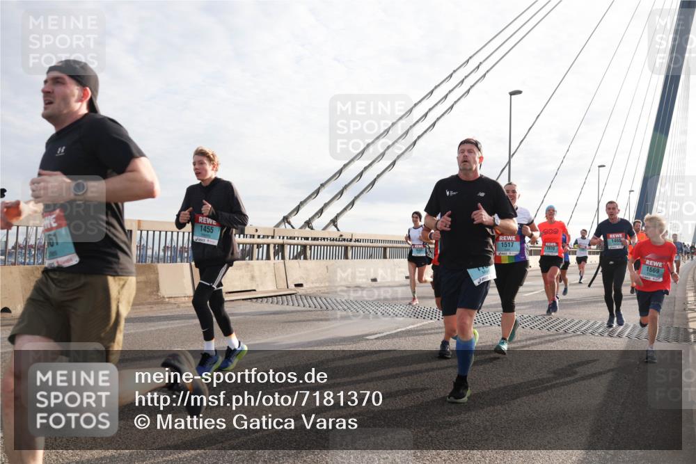 03.10.2024 - Köhlbrandbrückenlauf Matties Gatica Varas http://msf.ph/oto/7181370 03.10.2024 09:24:47 Position 2 61, 1455, 000, 1466, 1517, 1670, 1669 meine-sportfotos.de