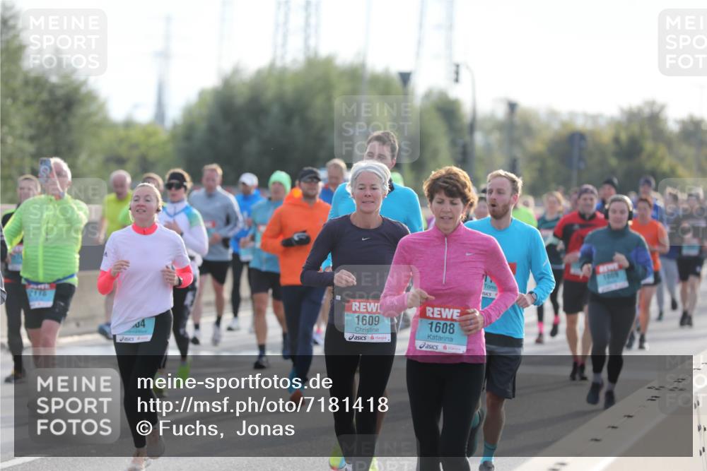 03.10.2024 - Köhlbrandbrückenlauf Fuchs,  Jonas http://msf.ph/oto/7181418 03.10.2024 09:17:15 Position 3 2116, 4, 1609, 1608, 1009 meine-sportfotos.de