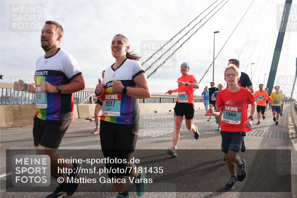 03.10.2024 - Köhlbrandbrückenlauf Matties Gatica Varas http://msf.ph/oto/7181435 03.10.2024 09:24:48 Position 2 620, 1517, 1670, 1669 meine-sportfotos.de