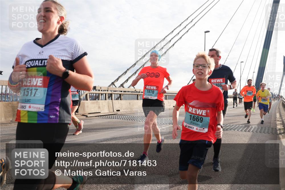 03.10.2024 - Köhlbrandbrückenlauf Matties Gatica Varas http://msf.ph/oto/7181463 03.10.2024 09:24:49 Position 2 15171, 1637, 1670, 1669, 466 meine-sportfotos.de