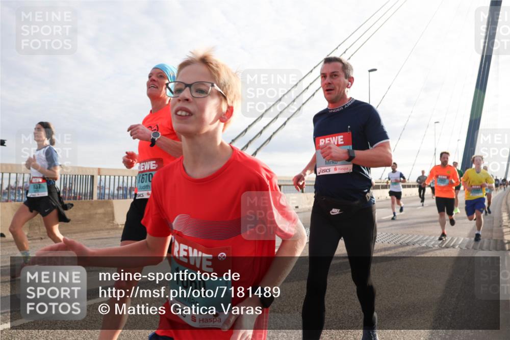 03.10.2024 - Köhlbrandbrückenlauf Matties Gatica Varas http://msf.ph/oto/7181489 03.10.2024 09:24:49 Position 2 1670, 1669 meine-sportfotos.de