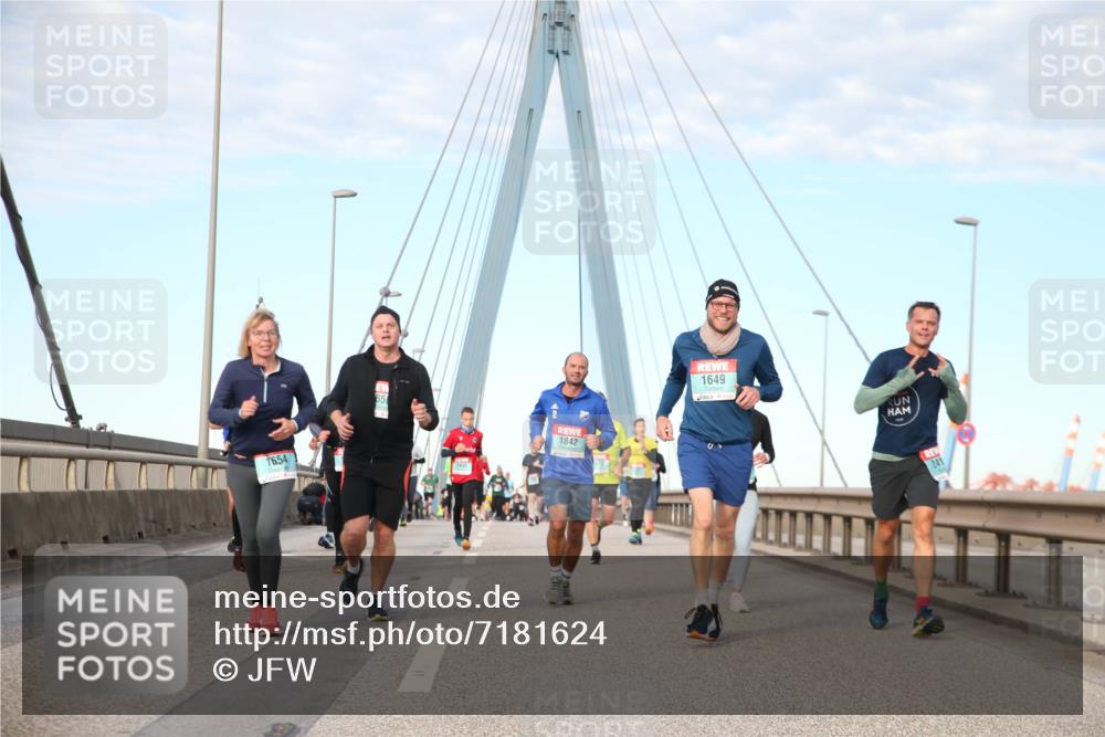 03.10.2024 - Köhlbrandbrückenlauf Jannik Wohlers http://msf.ph/oto/7181624 03.10.2024 09:43:43 Position 2 1654, 1842, 473, 1649, 241 meine-sportfotos.de