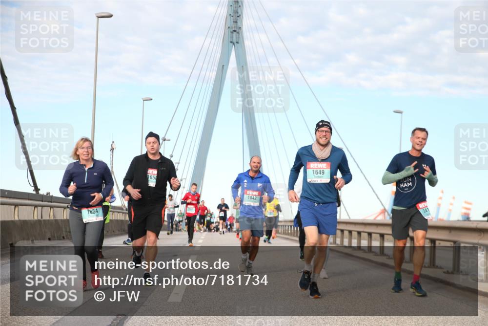 03.10.2024 - Köhlbrandbrückenlauf Jannik Wohlers http://msf.ph/oto/7181734 03.10.2024 09:43:43 Position 2 1654, 1650, 1842, 1649 meine-sportfotos.de