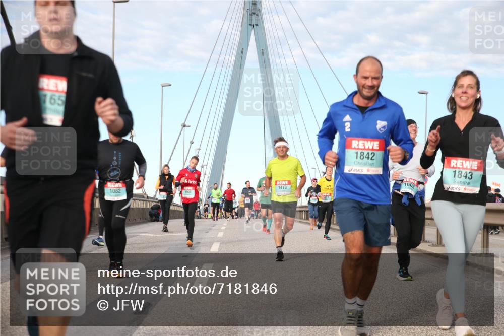 03.10.2024 - Köhlbrandbrückenlauf Jannik Wohlers http://msf.ph/oto/7181846 03.10.2024 09:43:45 Position 2 65, 1062, 1908, 1473, 2, 1842, 1605, 1843 meine-sportfotos.de