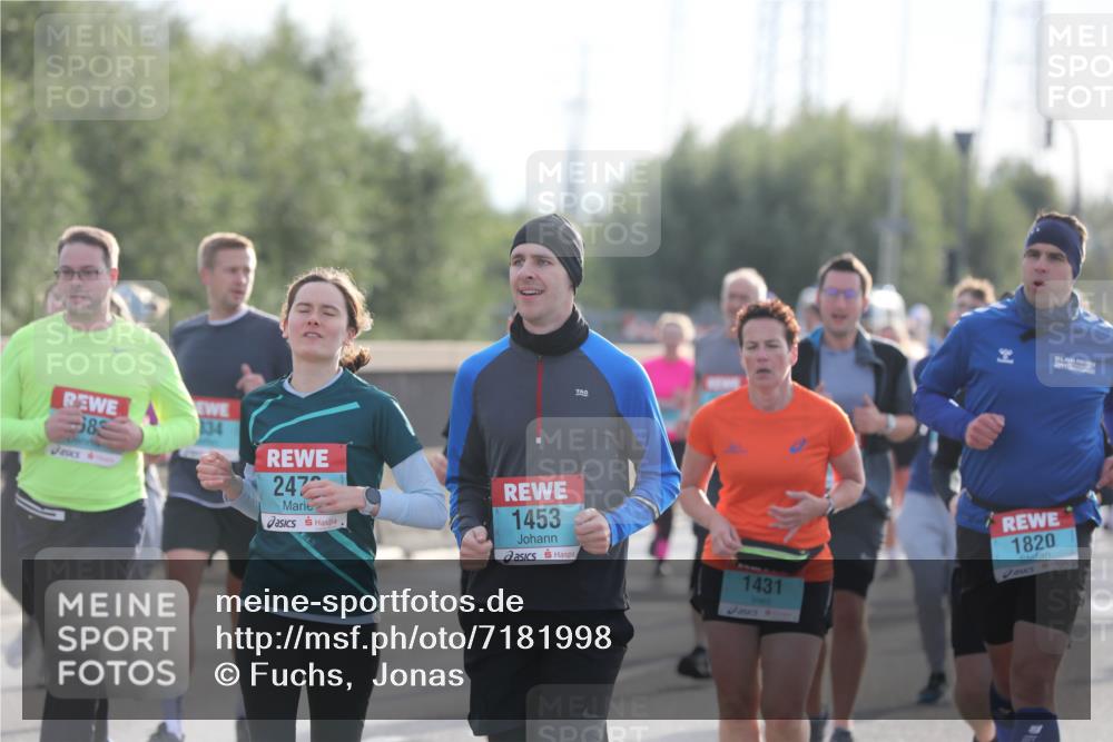 03.10.2024 - Köhlbrandbrückenlauf Fuchs,  Jonas http://msf.ph/oto/7181998 03.10.2024 09:17:25 Position 3 134, 8, 2472, 1453, 1431, 1820 meine-sportfotos.de