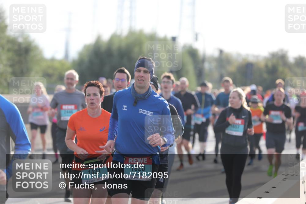 03.10.2024 - Köhlbrandbrückenlauf Fuchs,  Jonas http://msf.ph/oto/7182095 03.10.2024 09:17:26 Position 3 1431, 1820, 0, 1657 meine-sportfotos.de