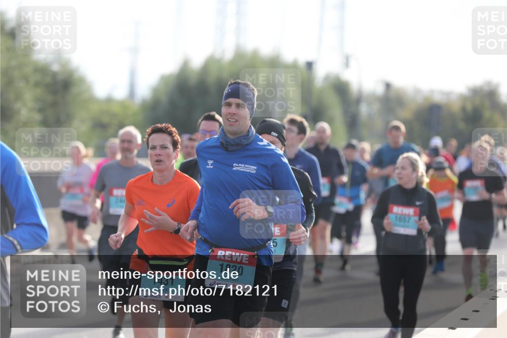 03.10.2024 - Köhlbrandbrückenlauf Fuchs,  Jonas http://msf.ph/oto/7182121 03.10.2024 09:17:26 Position 3 1431, 86, 1820, 1657 meine-sportfotos.de