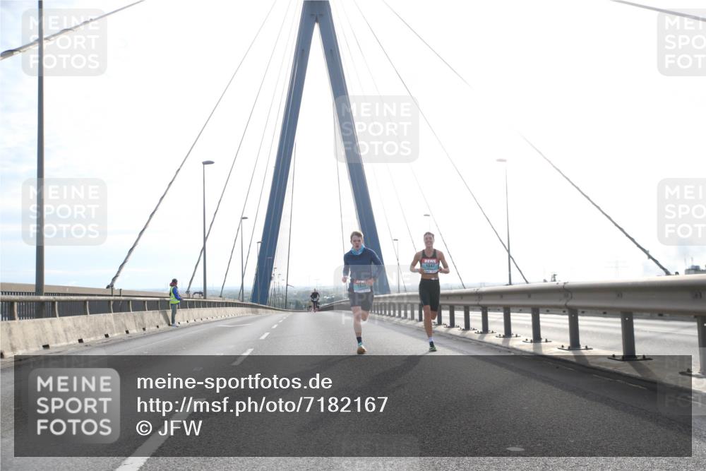 03.10.2024 - Köhlbrandbrückenlauf Jannik Wohlers http://msf.ph/oto/7182167 03.10.2024 09:17:14 Position 1 1047 meine-sportfotos.de