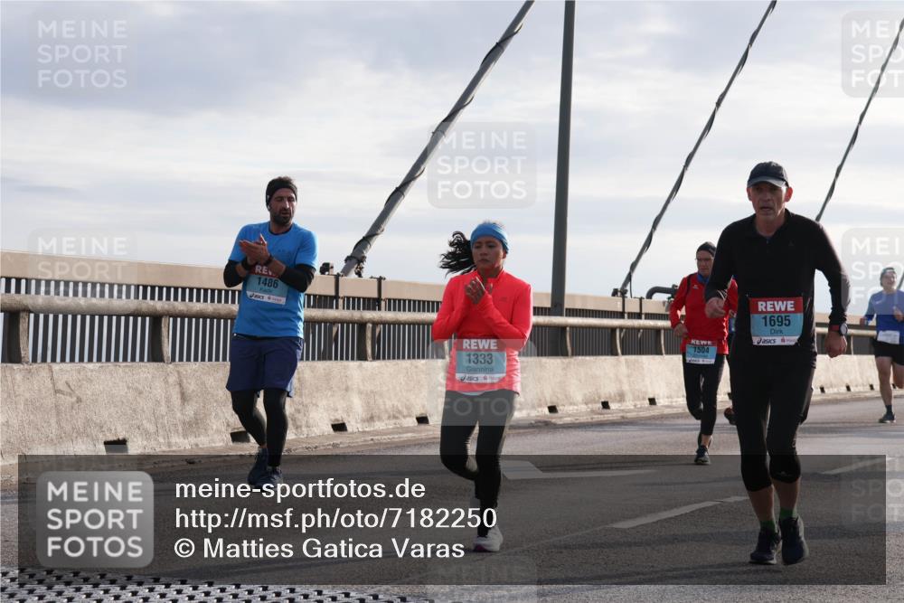 03.10.2024 - Köhlbrandbrückenlauf Matties Gatica Varas http://msf.ph/oto/7182250 03.10.2024 09:25:02 Position 2 1486, 1333, 1504, 1695 meine-sportfotos.de