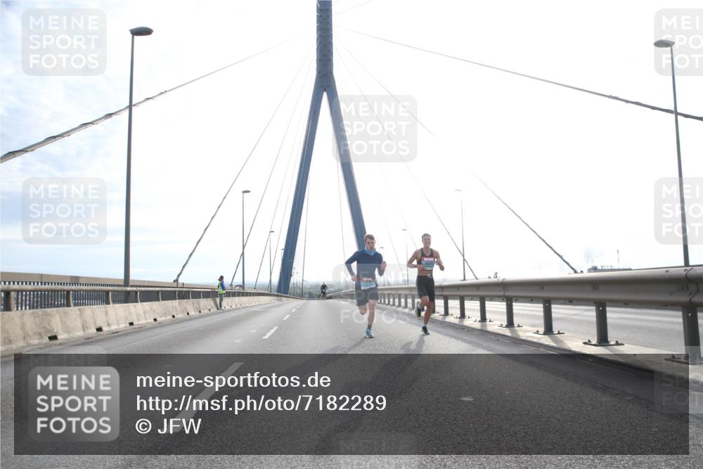 03.10.2024 - Köhlbrandbrückenlauf Jannik Wohlers http://msf.ph/oto/7182289 03.10.2024 09:17:15 Position 1 1047 meine-sportfotos.de