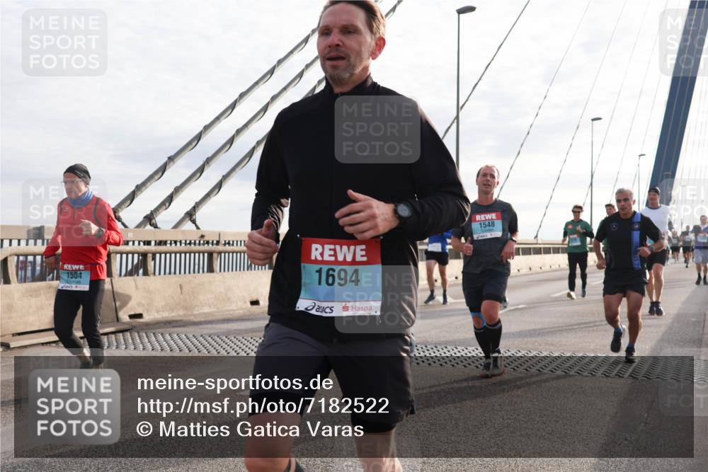 03.10.2024 - Köhlbrandbrückenlauf Matties Gatica Varas http://msf.ph/oto/7182522 03.10.2024 09:25:06 Position 2 1504, 1694, 1548 meine-sportfotos.de