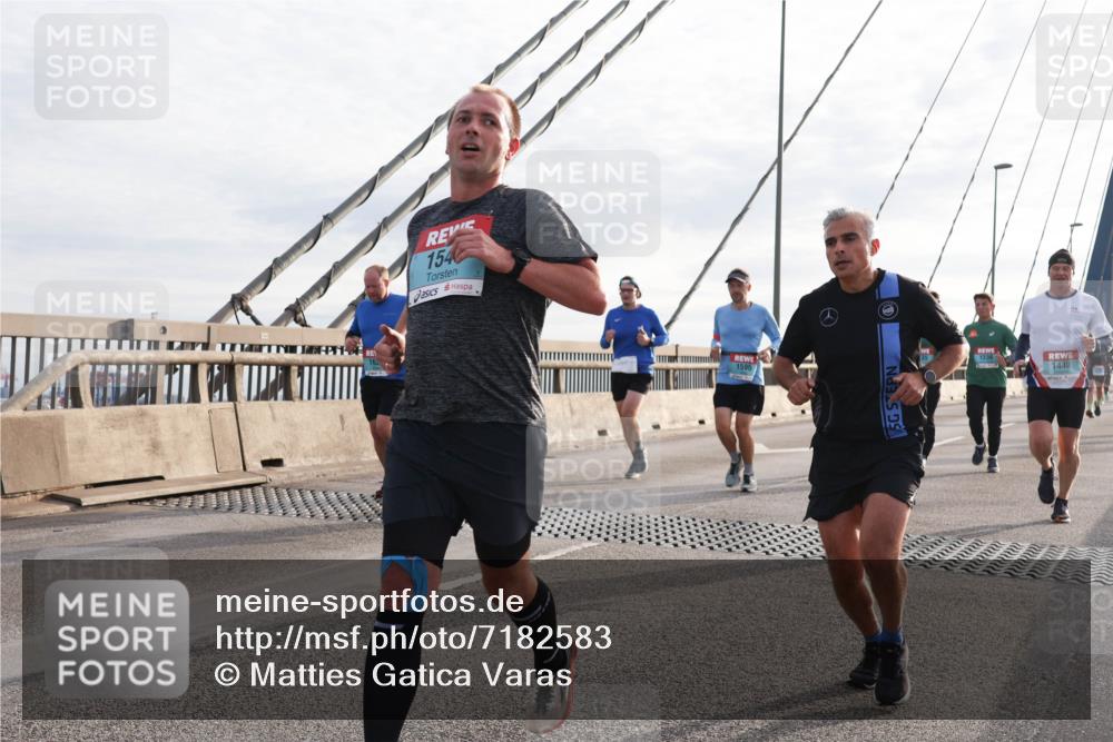 03.10.2024 - Köhlbrandbrückenlauf Matties Gatica Varas http://msf.ph/oto/7182583 03.10.2024 09:25:07 Position 2 154, 1595, 1440 meine-sportfotos.de
