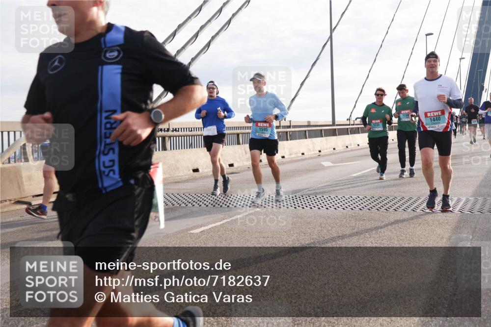 03.10.2024 - Köhlbrandbrückenlauf Matties Gatica Varas http://msf.ph/oto/7182637 03.10.2024 09:25:08 Position 2 1238, 1235, 1595, 1440 meine-sportfotos.de