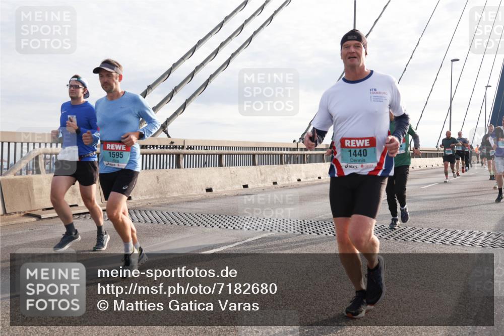 03.10.2024 - Köhlbrandbrückenlauf Matties Gatica Varas http://msf.ph/oto/7182680 03.10.2024 09:25:09 Position 2 1595, 1440 meine-sportfotos.de