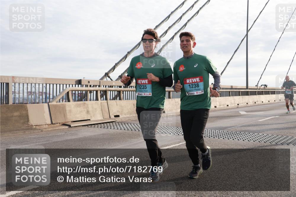 03.10.2024 - Köhlbrandbrückenlauf Matties Gatica Varas http://msf.ph/oto/7182769 03.10.2024 09:25:10 Position 2 1235, 1238 meine-sportfotos.de