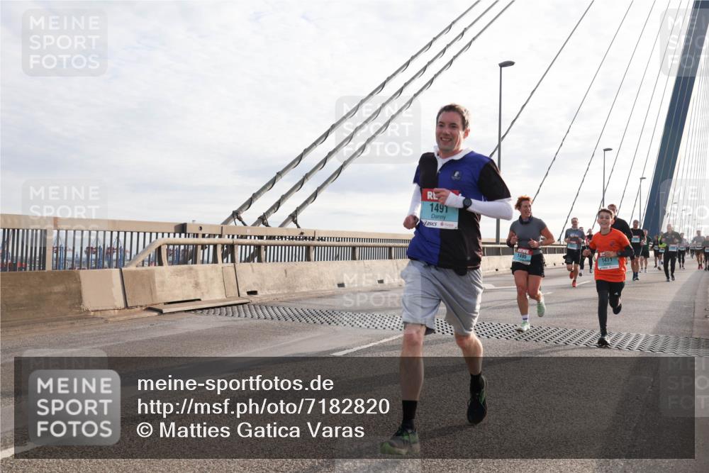03.10.2024 - Köhlbrandbrückenlauf Matties Gatica Varas http://msf.ph/oto/7182820 03.10.2024 09:25:12 Position 2 1491, 1471, 1495 meine-sportfotos.de