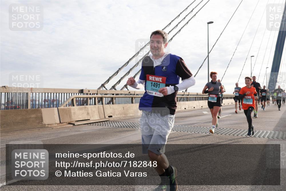 03.10.2024 - Köhlbrandbrückenlauf Matties Gatica Varas http://msf.ph/oto/7182848 03.10.2024 09:25:12 Position 2 1491, 1471, 1495 meine-sportfotos.de