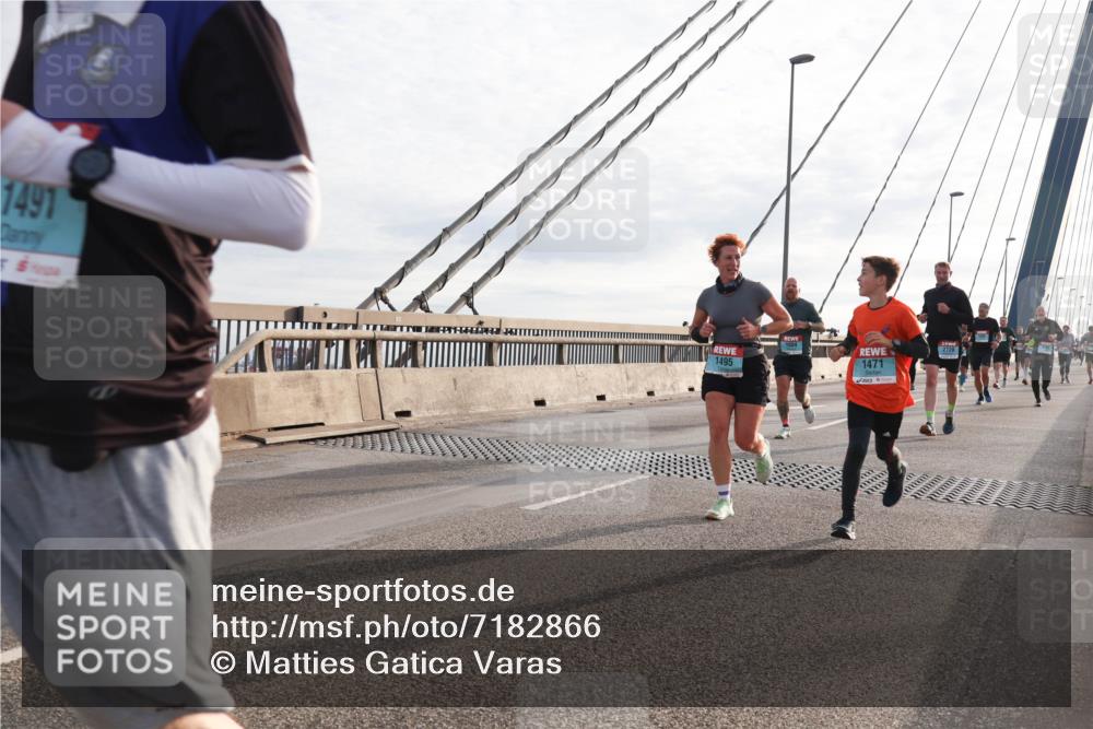 03.10.2024 - Köhlbrandbrückenlauf Matties Gatica Varas http://msf.ph/oto/7182866 03.10.2024 09:25:12 Position 2 1491, 2728, 1495, 1471 meine-sportfotos.de