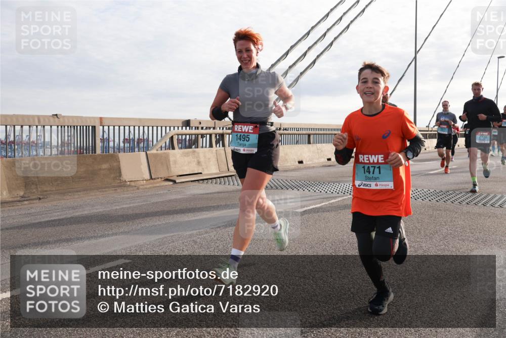 03.10.2024 - Köhlbrandbrückenlauf Matties Gatica Varas http://msf.ph/oto/7182920 03.10.2024 09:25:13 Position 2 1495, 1471, 1571, 2728 meine-sportfotos.de