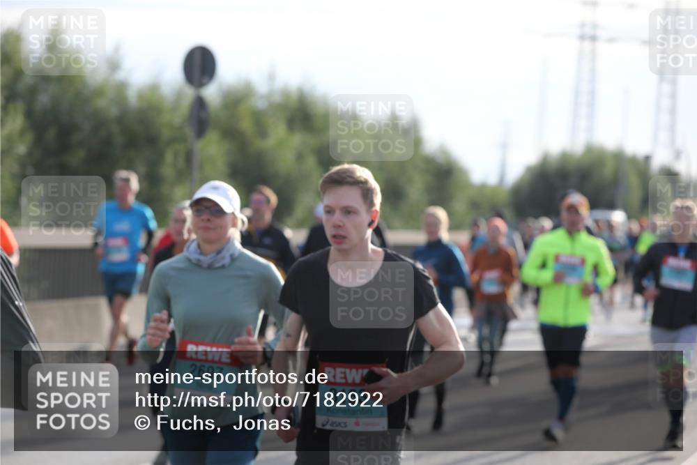 03.10.2024 - Köhlbrandbrückenlauf Fuchs,  Jonas http://msf.ph/oto/7182922 03.10.2024 09:17:46 Position 3 2697, 3163 meine-sportfotos.de