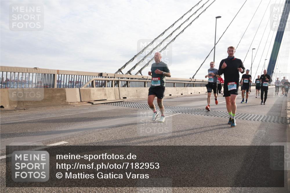 03.10.2024 - Köhlbrandbrückenlauf Matties Gatica Varas http://msf.ph/oto/7182953 03.10.2024 09:25:14 Position 2 1604, 2728 meine-sportfotos.de