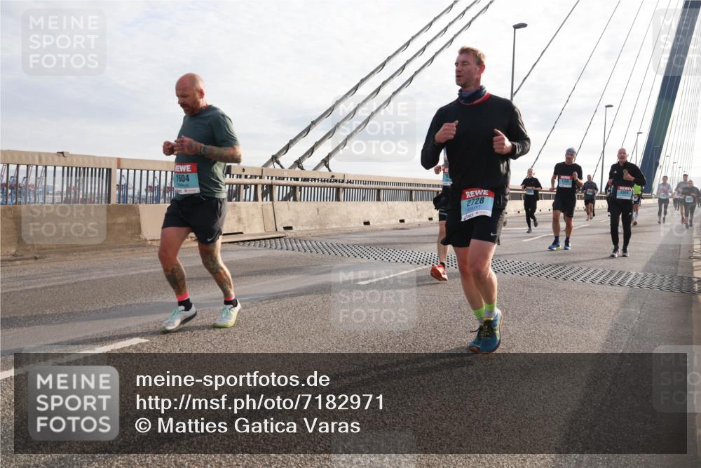 03.10.2024 - Köhlbrandbrückenlauf Matties Gatica Varas http://msf.ph/oto/7182971 03.10.2024 09:25:15 Position 2 1604, 2728, 3305 meine-sportfotos.de