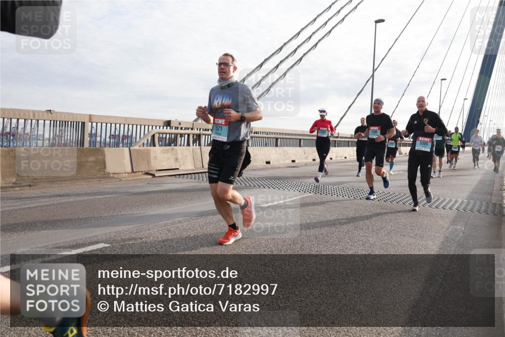 03.10.2024 - Köhlbrandbrückenlauf Matties Gatica Varas http://msf.ph/oto/7182997 03.10.2024 09:25:16 Position 2 1580, 1571, 3305 meine-sportfotos.de