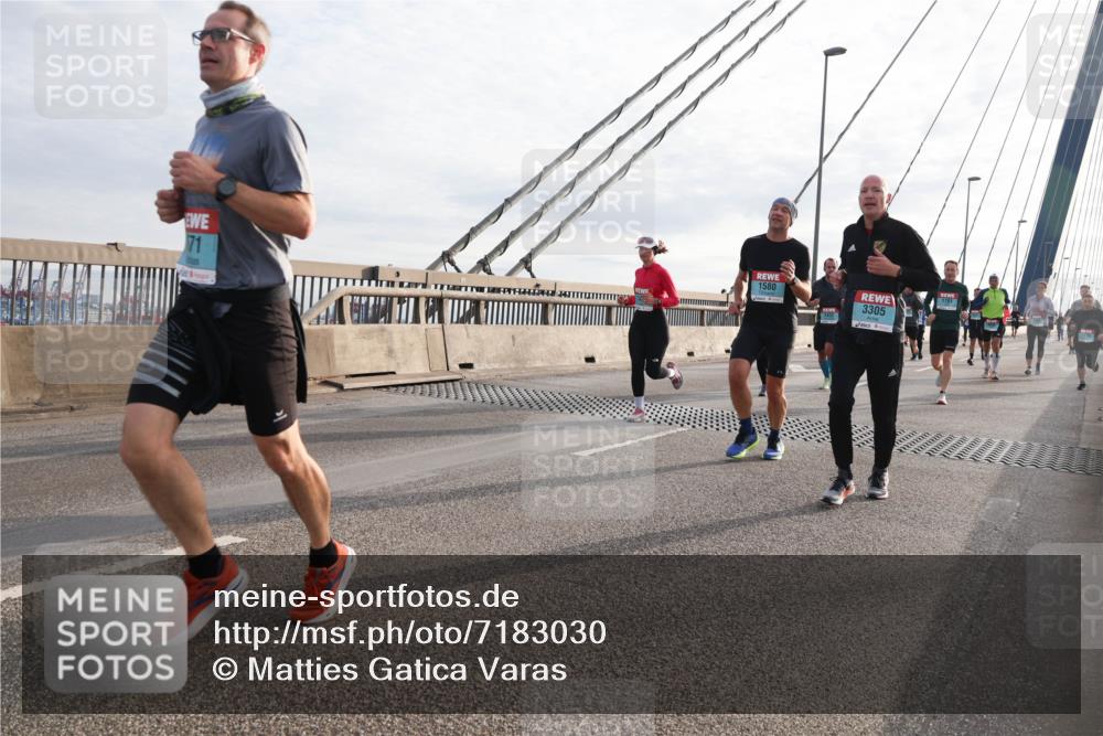 03.10.2024 - Köhlbrandbrückenlauf Matties Gatica Varas http://msf.ph/oto/7183030 03.10.2024 09:25:16 Position 2 71, 1580, 1432, 1701, 3305 meine-sportfotos.de