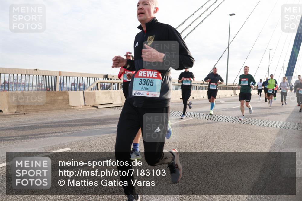 03.10.2024 - Köhlbrandbrückenlauf Matties Gatica Varas http://msf.ph/oto/7183103 03.10.2024 09:25:17 Position 2 1230, 1701, 3305, 1432 meine-sportfotos.de