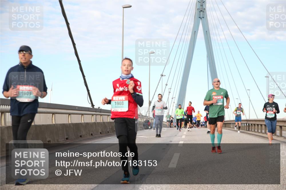 03.10.2024 - Köhlbrandbrückenlauf Jannik Wohlers http://msf.ph/oto/7183153 03.10.2024 09:43:49 Position 2 1909, 1908, 95, 1921, 753, 1686 meine-sportfotos.de