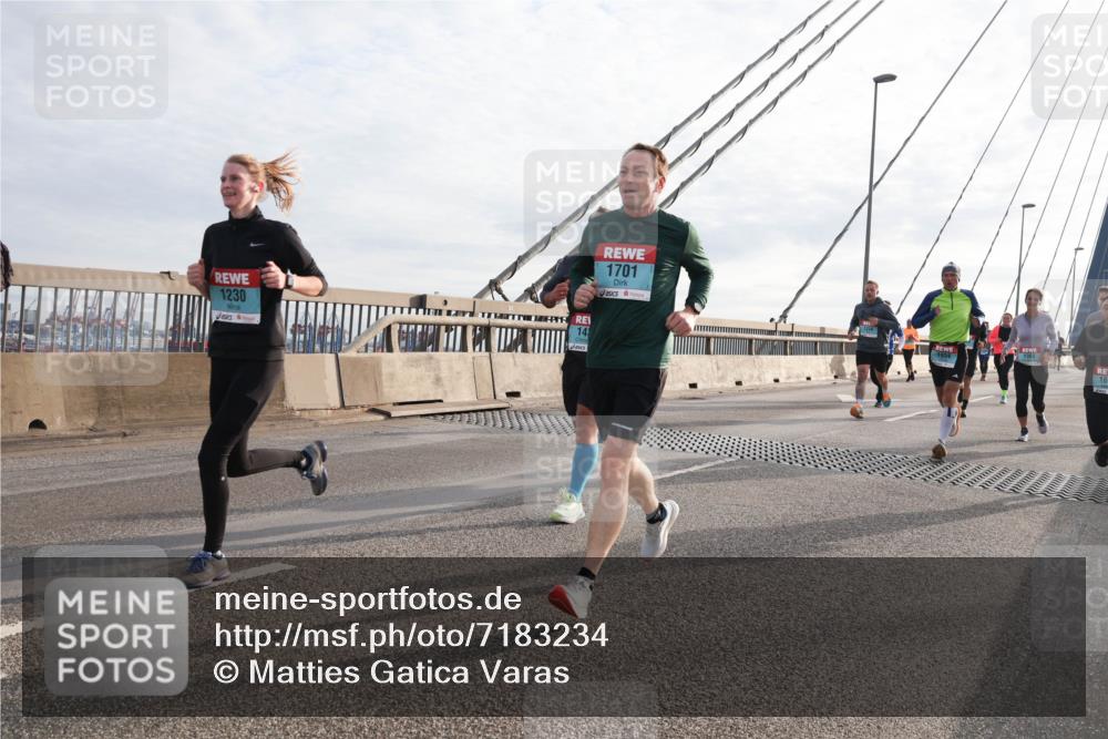 03.10.2024 - Köhlbrandbrückenlauf Matties Gatica Varas http://msf.ph/oto/7183234 03.10.2024 09:25:19 Position 2 1230, 142, 1701, 1934, 16 meine-sportfotos.de