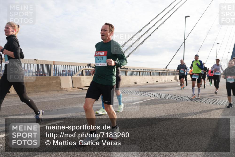03.10.2024 - Köhlbrandbrückenlauf Matties Gatica Varas http://msf.ph/oto/7183260 03.10.2024 09:25:19 Position 2 1701, 1934, 1676 meine-sportfotos.de