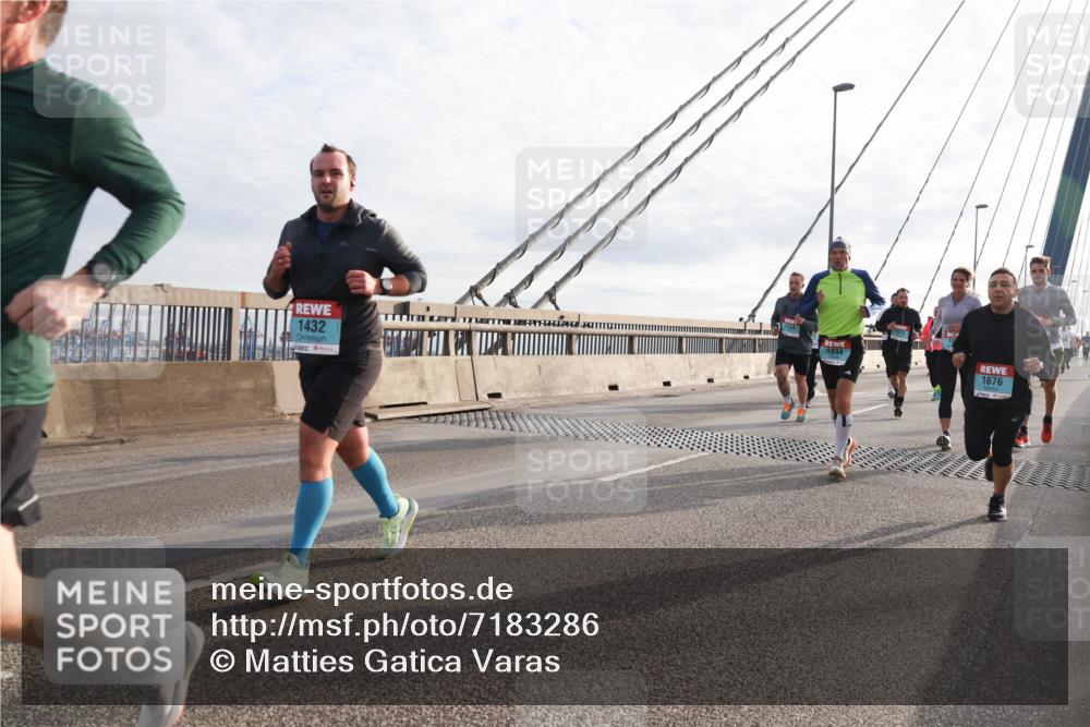 03.10.2024 - Köhlbrandbrückenlauf Matties Gatica Varas http://msf.ph/oto/7183286 03.10.2024 09:25:19 Position 2 1432, 1934, 1676 meine-sportfotos.de