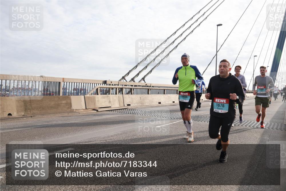 03.10.2024 - Köhlbrandbrückenlauf Matties Gatica Varas http://msf.ph/oto/7183344 03.10.2024 09:25:20 Position 2 1934, 1676, 1389 meine-sportfotos.de