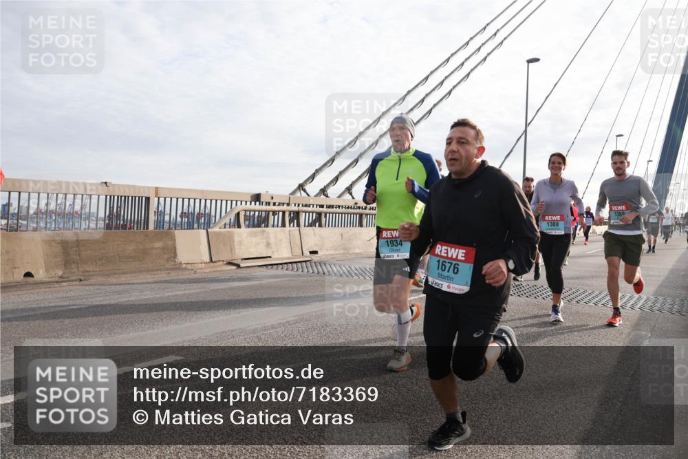 03.10.2024 - Köhlbrandbrückenlauf Matties Gatica Varas http://msf.ph/oto/7183369 03.10.2024 09:25:20 Position 2 1934, 1676, 1388, 1389 meine-sportfotos.de