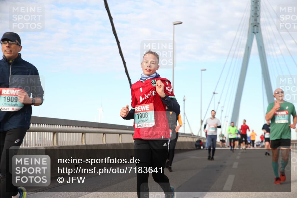 03.10.2024 - Köhlbrandbrückenlauf Jannik Wohlers http://msf.ph/oto/7183641 03.10.2024 09:43:50 Position 2 1909, 96, 1908, 4577, 1753 meine-sportfotos.de