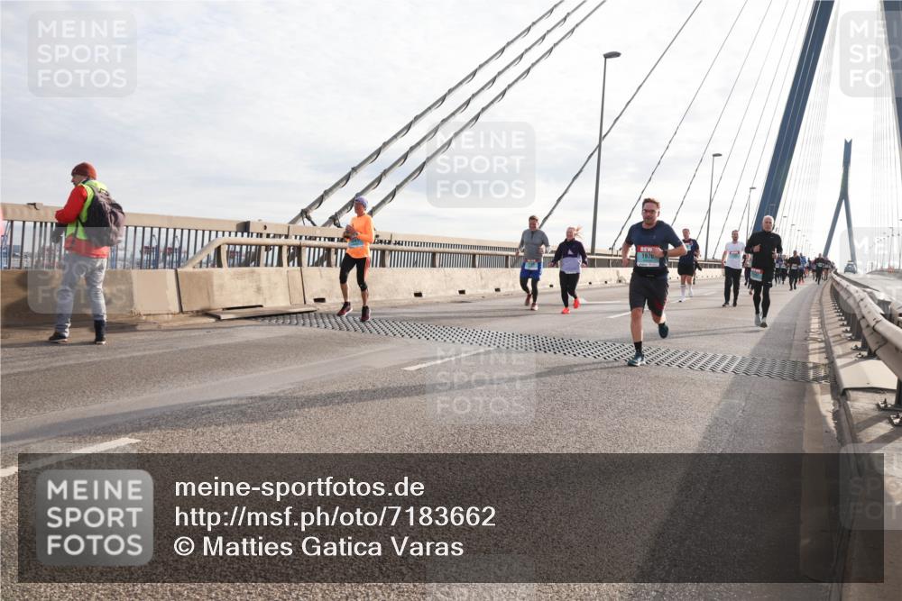 03.10.2024 - Köhlbrandbrückenlauf Matties Gatica Varas http://msf.ph/oto/7183662 03.10.2024 09:25:24 Position 2 1976 meine-sportfotos.de