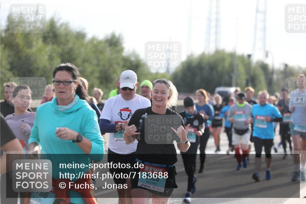 03.10.2024 - Köhlbrandbrückenlauf Fuchs,  Jonas http://msf.ph/oto/7183688 03.10.2024 09:18:21 Position 3 2766, 1935, 14 meine-sportfotos.de