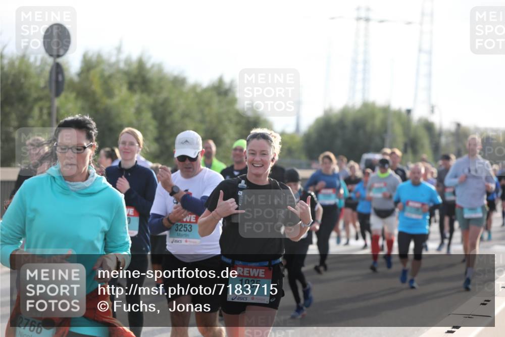 03.10.2024 - Köhlbrandbrückenlauf Fuchs,  Jonas http://msf.ph/oto/7183715 03.10.2024 09:18:22 Position 3 2766, 3253, 1935 meine-sportfotos.de