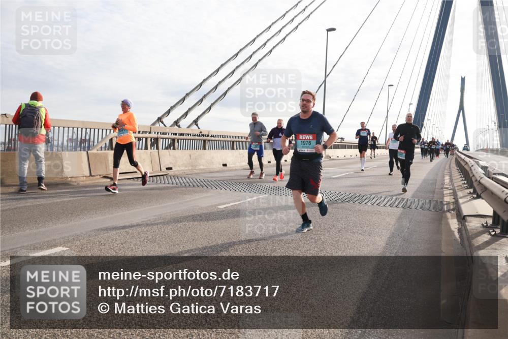 03.10.2024 - Köhlbrandbrückenlauf Matties Gatica Varas http://msf.ph/oto/7183717 03.10.2024 09:25:25 Position 2 1976 meine-sportfotos.de