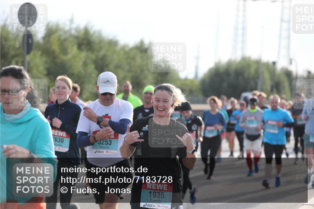 03.10.2024 - Köhlbrandbrückenlauf Fuchs,  Jonas http://msf.ph/oto/7183728 03.10.2024 09:18:22 Position 3 2630, 3253, 1935 meine-sportfotos.de