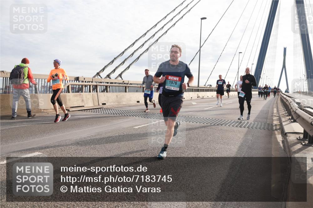 03.10.2024 - Köhlbrandbrückenlauf Matties Gatica Varas http://msf.ph/oto/7183745 03.10.2024 09:25:25 Position 2 1976 meine-sportfotos.de