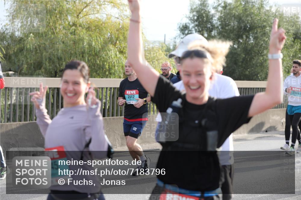 03.10.2024 - Köhlbrandbrückenlauf Fuchs,  Jonas http://msf.ph/oto/7183796 03.10.2024 09:18:24 Position 3 245, 2512, 2509 meine-sportfotos.de