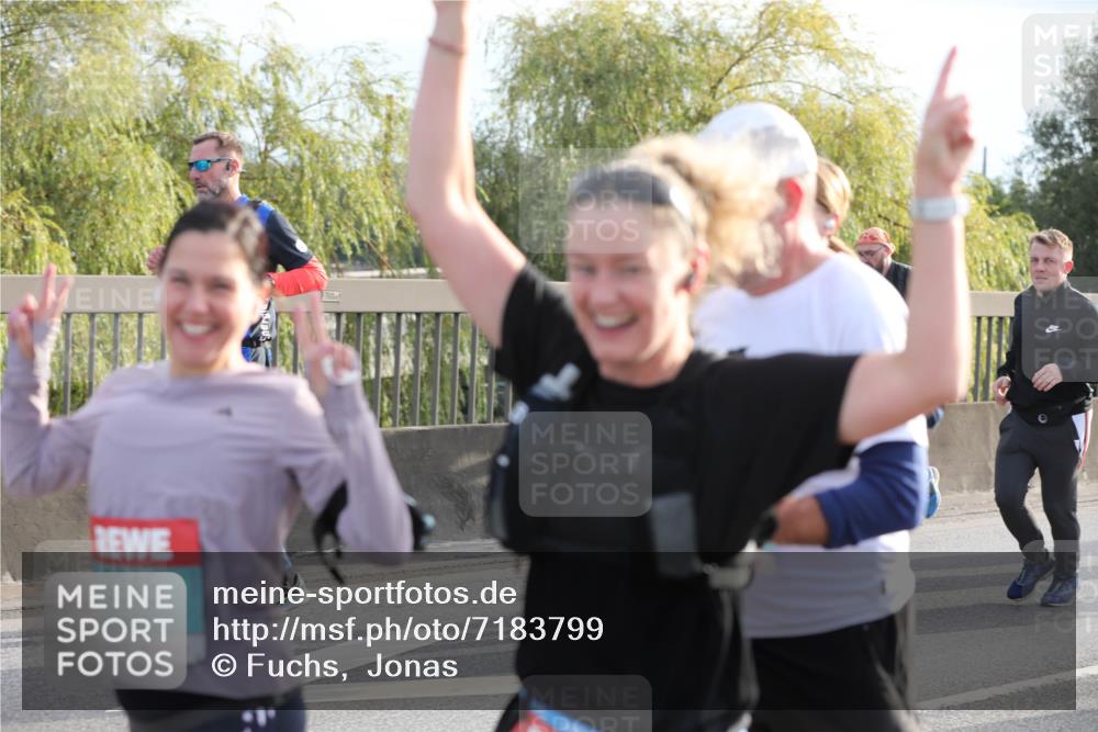 03.10.2024 - Köhlbrandbrückenlauf Fuchs,  Jonas http://msf.ph/oto/7183799 03.10.2024 09:18:24 Position 3 2245, 760 meine-sportfotos.de